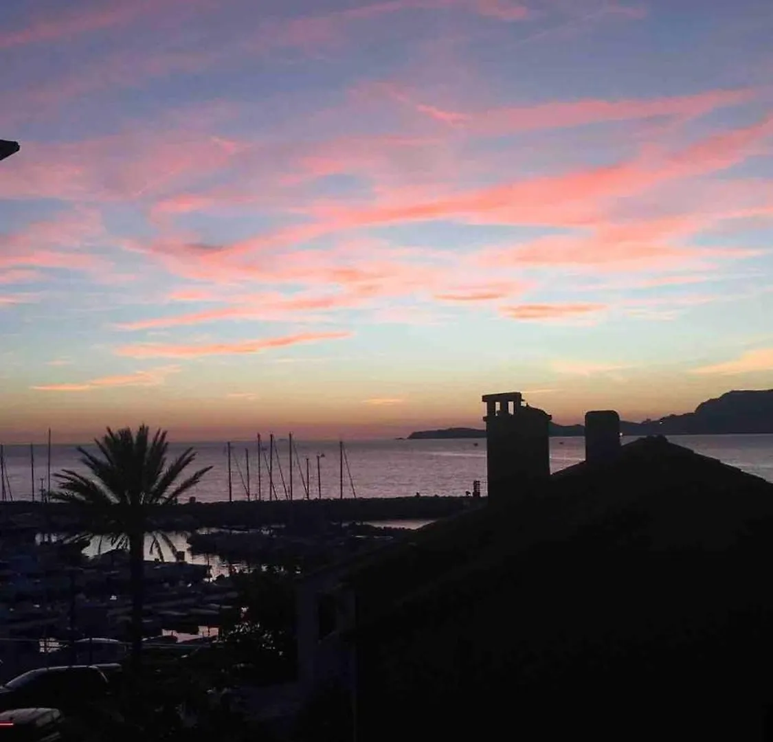 Petite Maison De Village En Bord De Mer Les Lecques Holiday home