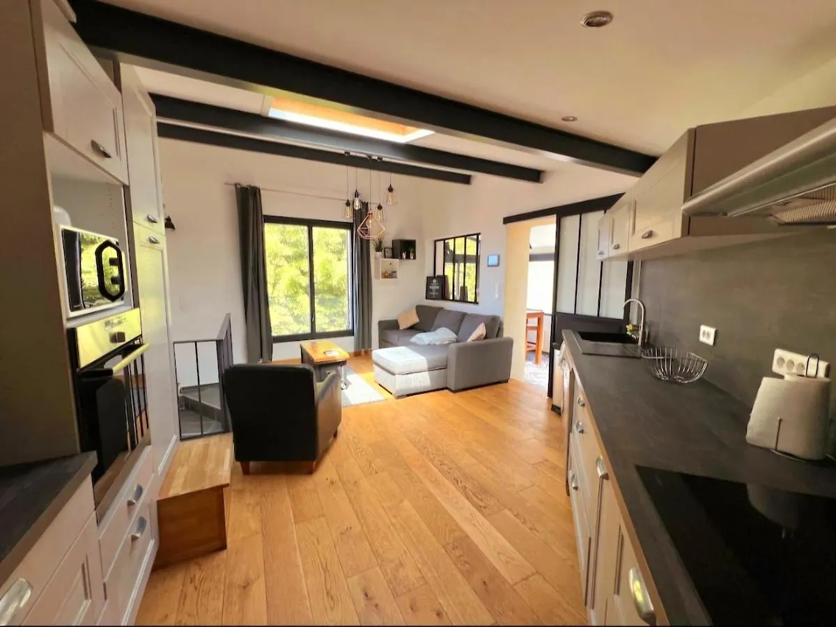 Petite Maison De Village En Bord De Mer contacts